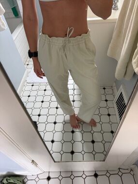 lululemon athletica Drawstring Jogger Pants in Light Cream